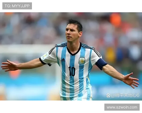 五位足球巨星的传奇故事与辉煌成就深度解析